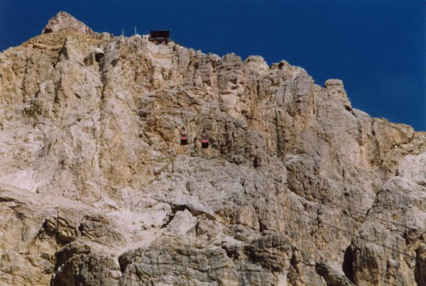 Dolomiten - Laga Zuri am Falzarego Pass